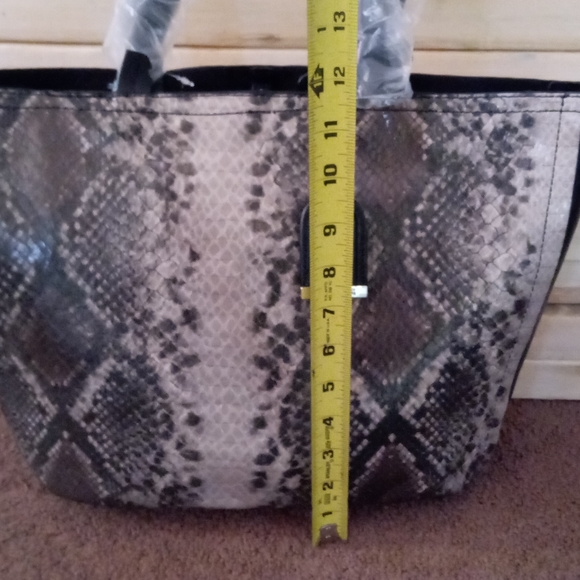 🎅💝Kenneth Cole Python-Snake Tote Purse - Picture 4 of 6